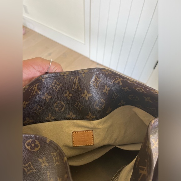 LOUIS VUITTON ARTSY MONOGRAM BAG - Picture 7 of 8